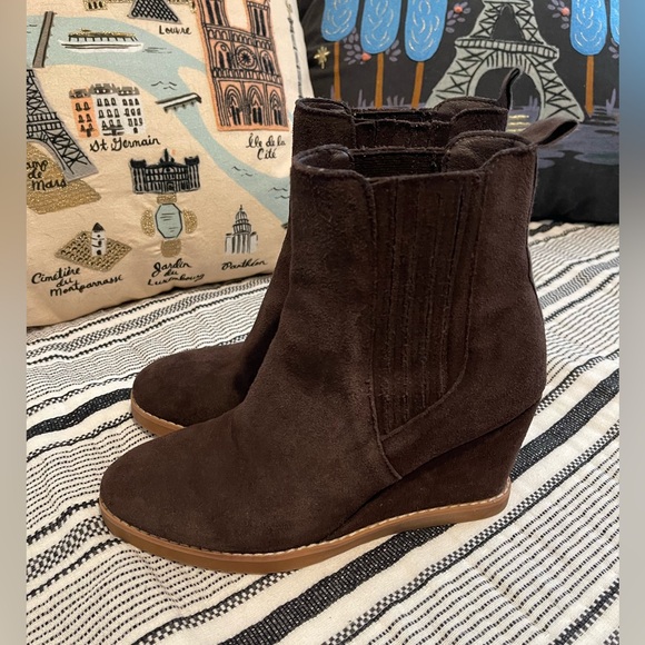 Splendid WANDA Wedge Heel Bootie Chocolate Brown Suede Size 7.5 Gently Worn - Picture 3 of 8